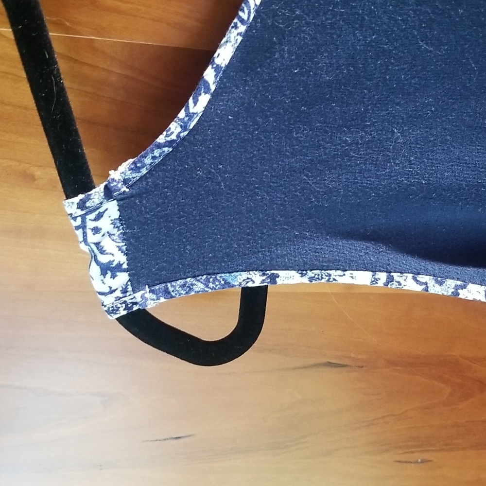 Fever navy and white print rayon shell, like new, size XL - Picture 4 of 4